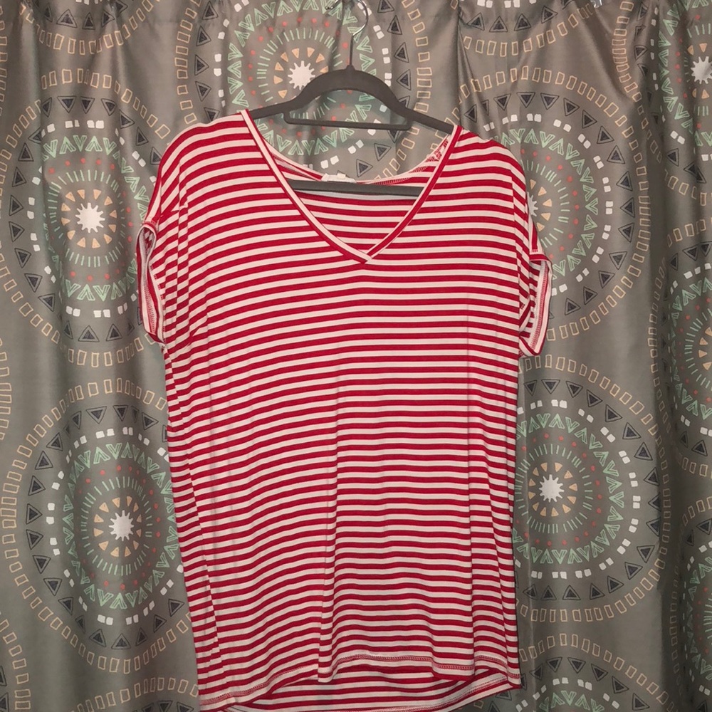 Short sleeve V-Neck PIKO top! Size Small